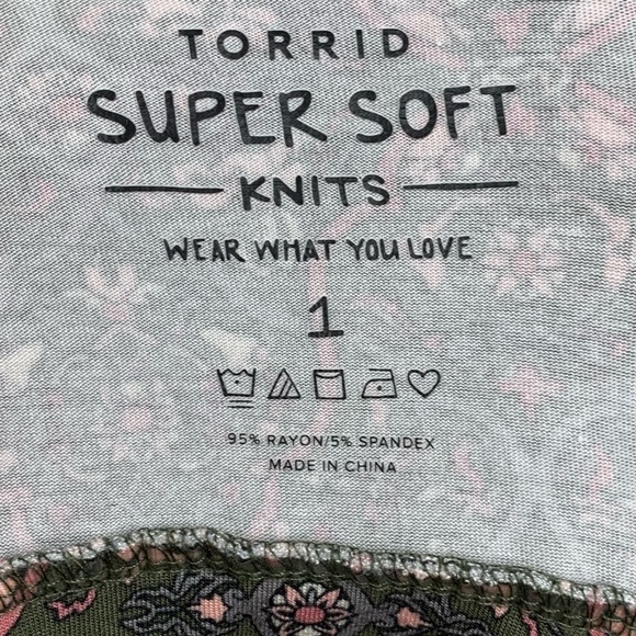 Torrid Super Soft Green Floral Surplice Neck Cutout Tie Back Babydoll Blouse Top - Picture 6 of 7